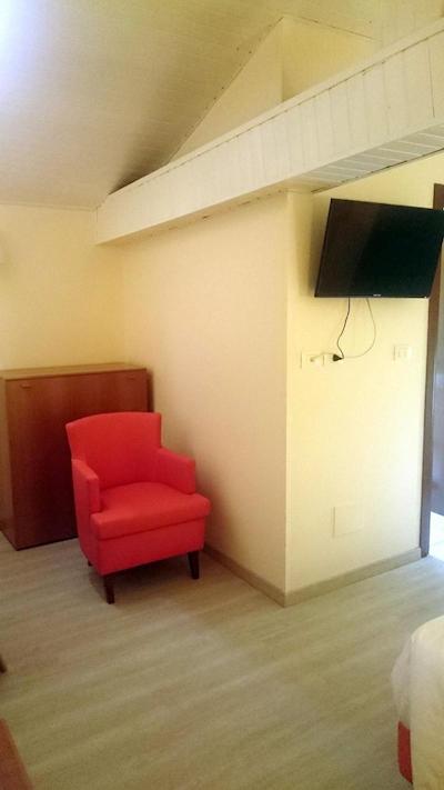 هتل ویلا آزورا