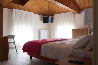 هتل ویلا آزورا