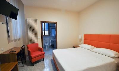 هتل ویلا آزورا