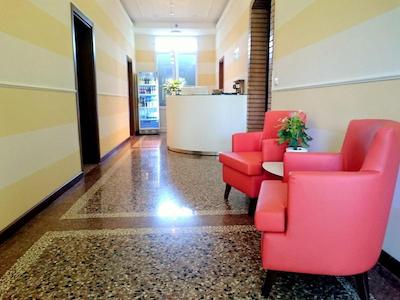 هتل ویلا آزورا