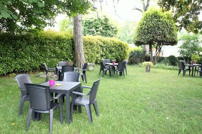 هتل ویلا آزورا