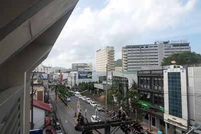 گرین لیف هاستل