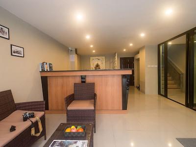 گرین لیف هاستل