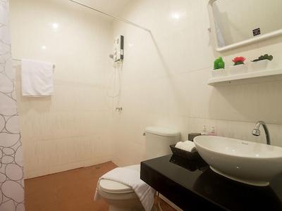 گرین لیف هاستل