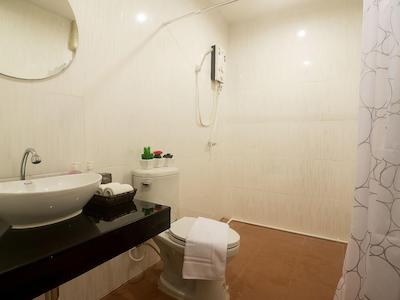 گرین لیف هاستل