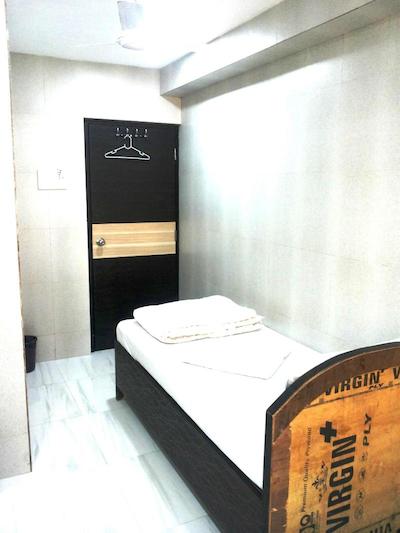 هتل هالیدی این