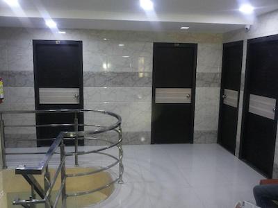 هتل هالیدی این