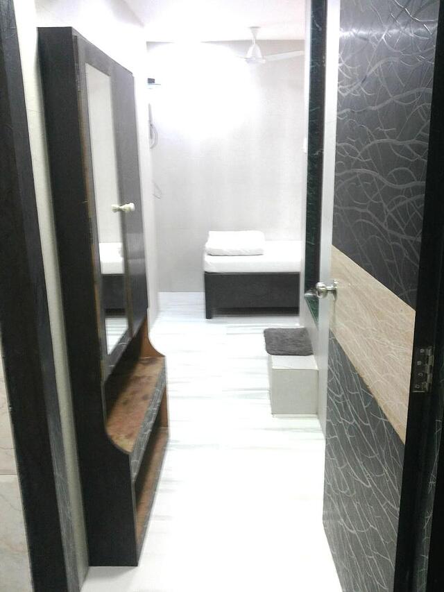 هتل هالیدی این