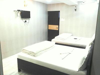 هتل هالیدی این