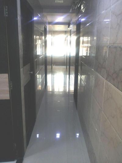 هتل هالیدی این