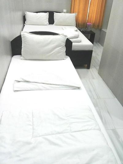 هتل هالیدی این