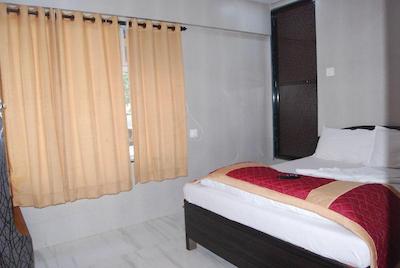 هتل هالیدی این