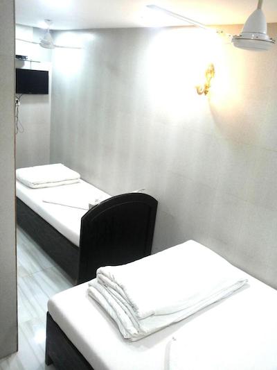 هتل هالیدی این