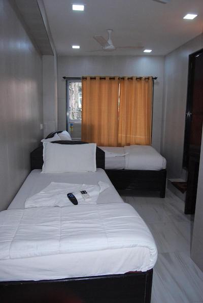 هتل هالیدی این