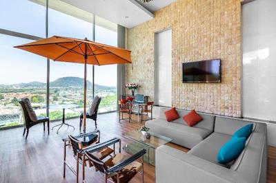 هسلتاپ هتل بای د لنترن گروپ