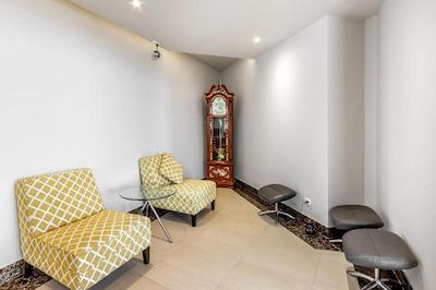 هسلتاپ هتل بای د لنترن گروپ