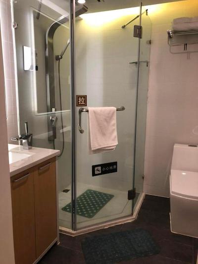 7 دیز این شانگهای جینشاجیانگ رود ساب وی استاتی