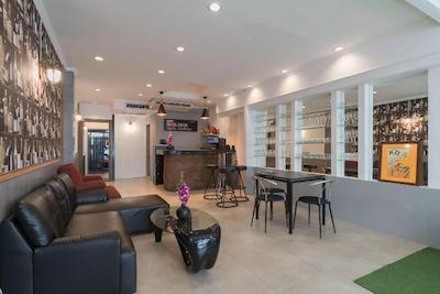 ناک ناک بیچ بوتیک