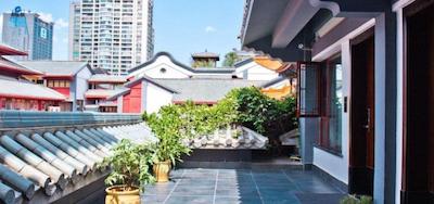 پیلو استون لای کلاود بوتیک هتل