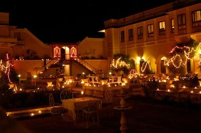 بانوار ویلاز پلیس