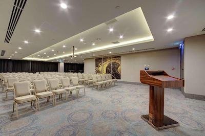 دابل تری بای هیلتون آدان ا