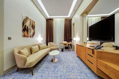 دابل تری بای هیلتون آدان ا