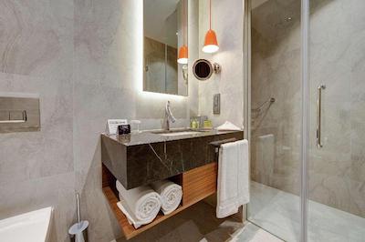 دابل تری بای هیلتون آدان ا