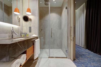 دابل تری بای هیلتون آدان ا