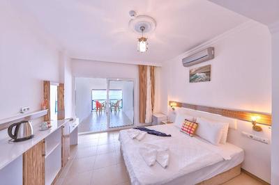 آنفورا اوتل