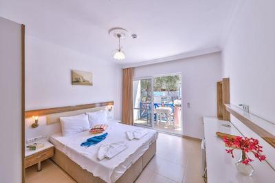 آنفورا اوتل