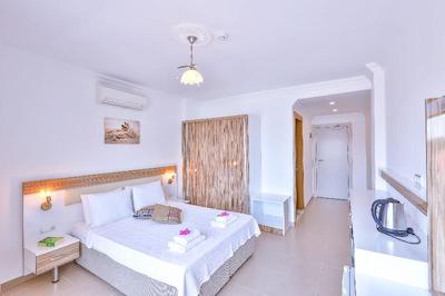 آنفورا اوتل