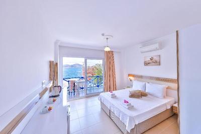 آنفورا اوتل