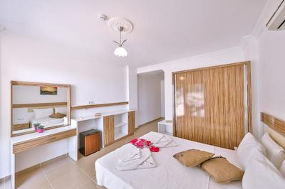 آنفورا اوتل