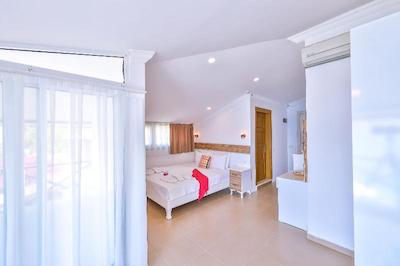 آنفورا اوتل