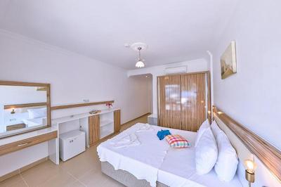 آنفورا اوتل