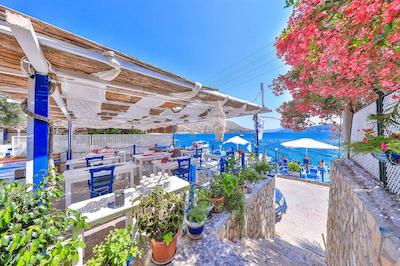 آنفورا اوتل