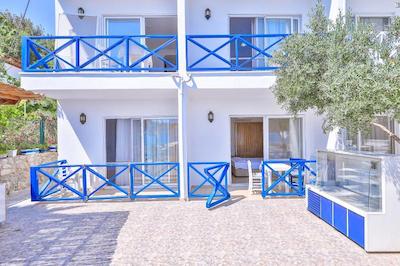 آنفورا اوتل