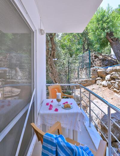 آنفورا اوتل