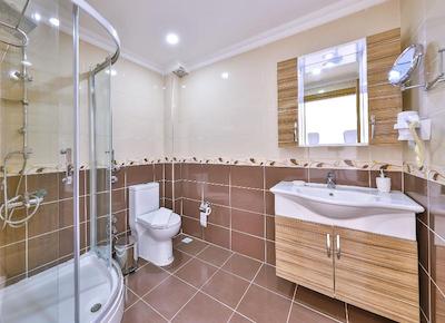 آنفورا اوتل