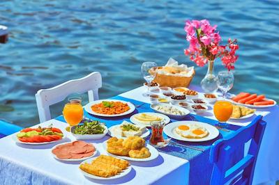 آنفورا اوتل