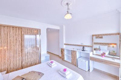 آنفورا اوتل