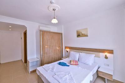 آنفورا اوتل