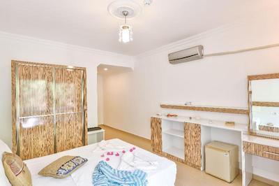 آنفورا اوتل