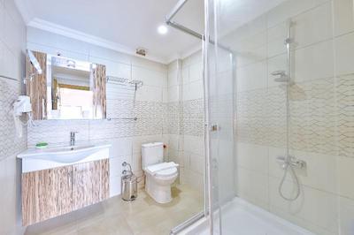 آنفورا اوتل