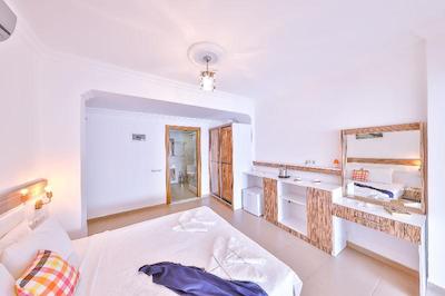 آنفورا اوتل