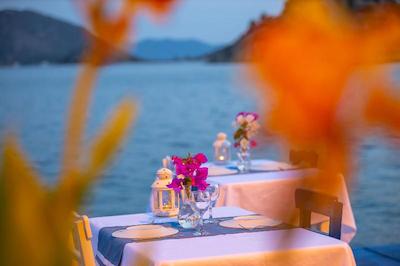 آنفورا اوتل