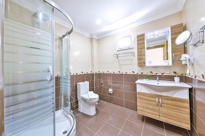 آنفورا اوتل