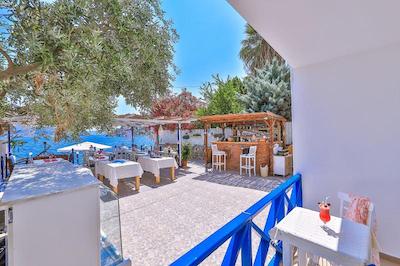 آنفورا اوتل