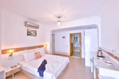 آنفورا اوتل