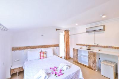 آنفورا اوتل